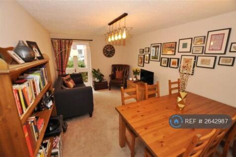 Lounge / Dining Room - Wide Angle - Pre Decorating