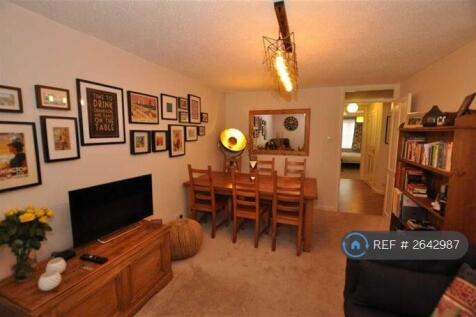 Lounge / Dining Room - Wide Angle - Pre Decorating