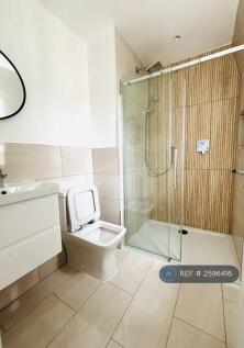 Room 4 Bathroom