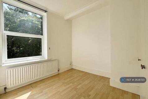 Main Bedroom (Front Of Property)
