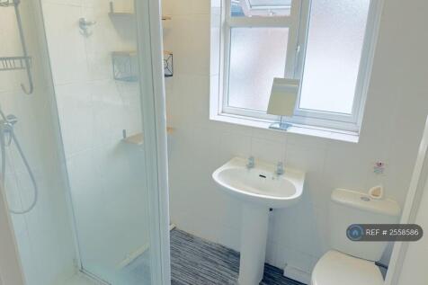 Shared Bathroom With 1 Other Room