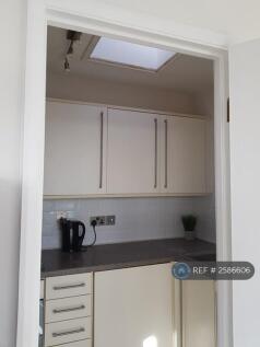 Separate Kitchen (With Door) 