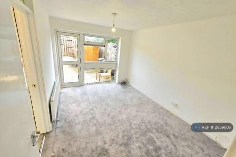 Lounge / Reception Room- New Carpet &amp; Paint