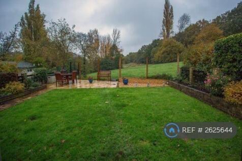 Garden Backing To The Park