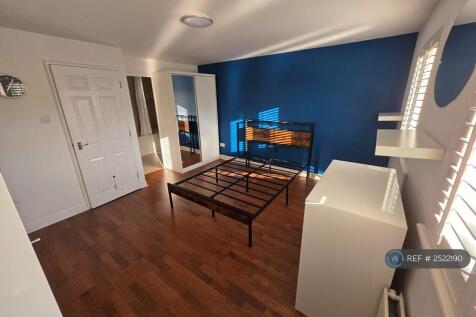 02nd Floor Master Bedroom w/ Ensuite - 1