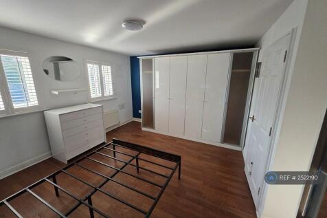 02nd Floor Master Bedroom w/ Ensuite - 3