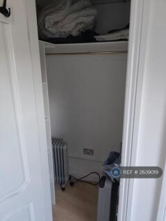 Walk In Wardrobe Bed 1