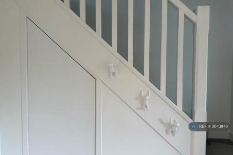 Large Hallway And Under The Stairs Cupboard 