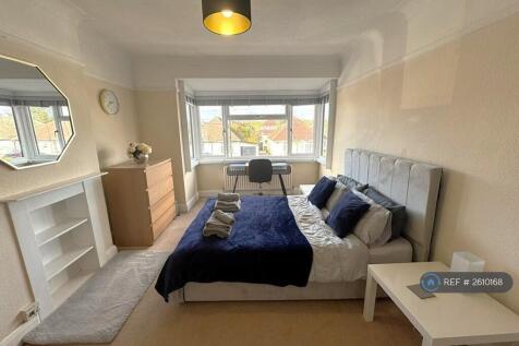 Bedroom 1 With Double Bed, Desk &amp; Chair