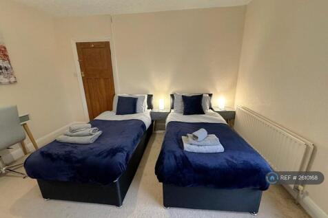 Bedroom 2 Twin Beds