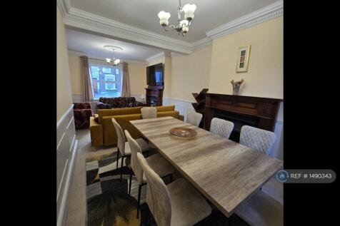 Living Room/Dinner