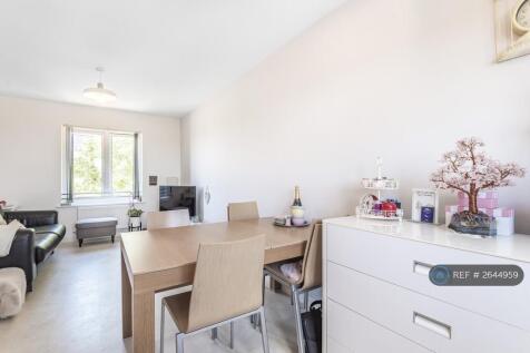 Lounge/Dining