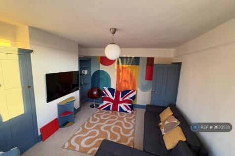 Newly Renovated Lounge