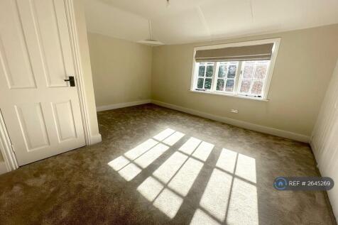Master Bedroom With En Suite Bathroom