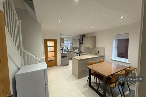 Kitchen / Dining Area