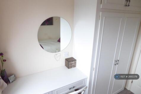 Bedroom 2 Cupboard