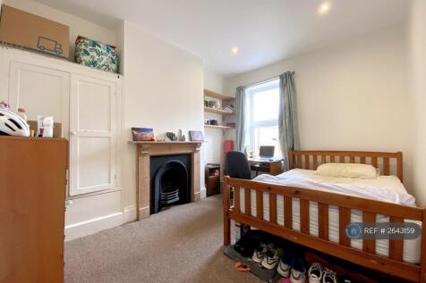 First Floor Middle Bedroom