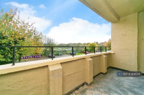 Balcony: South Facing 