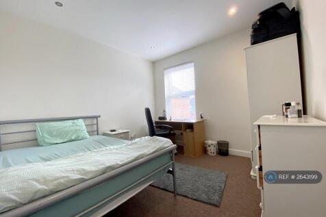 First Floor Middle Bedroom