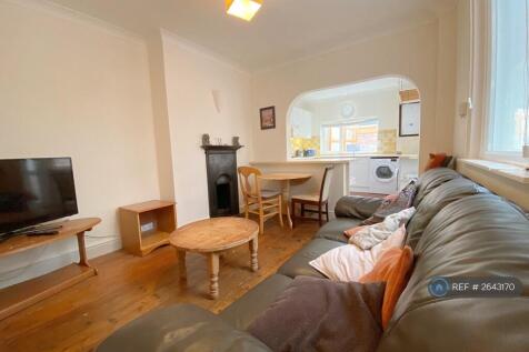 Lounge Thru To Kitchen