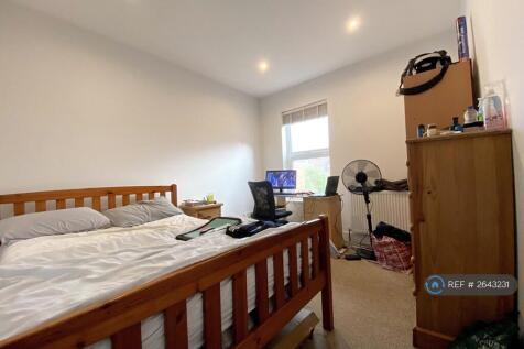 First Floor Middle Bedroom