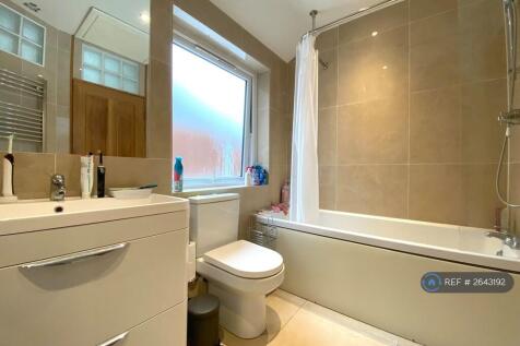 Main Bathroom Side