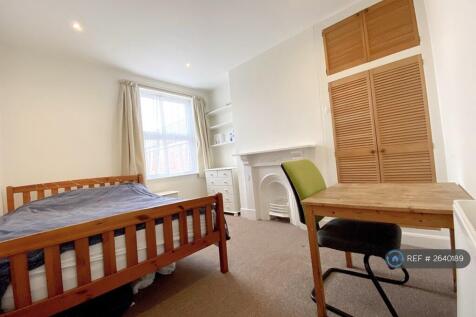First Floor Middle Bedroom
