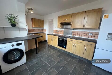 Kitchen/ Dining Area