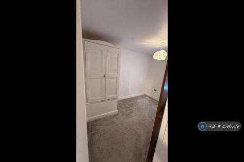 Back Bedroom With Built In Wardrobe 