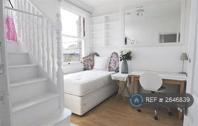 Middle Bedroom And/Or Study