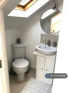 Upper Bedroom Ensuite (1a)