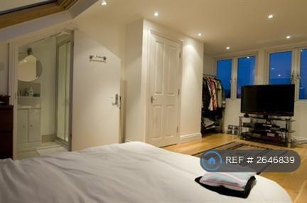 Upper Bedroom, Top Level At Night (b) 