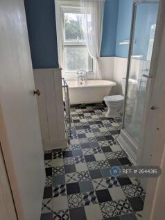 Ensuit/Upstairs Bathroom