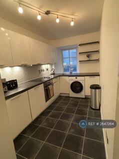 Fully Fitted Kitchen With Modern Appliances 