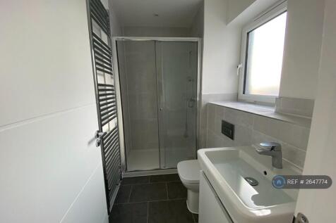 En-Suite To Master Bedroom