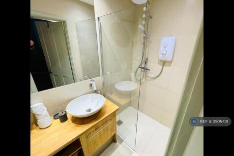 En Suite Shower Room Ii