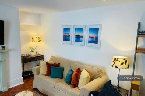 Lounge With Pull-Out Sofa-Bed