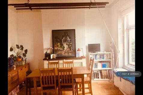Dining Room 12¿2¿x 11.7¿ (3.7m X3.53m)