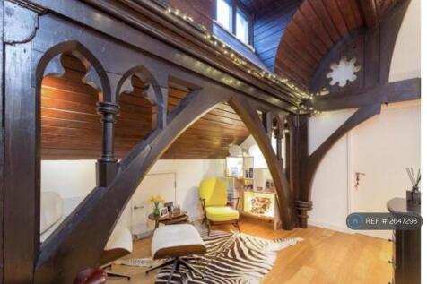 Hallway/Lounge Area