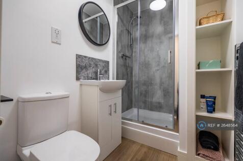 Large Ensuite