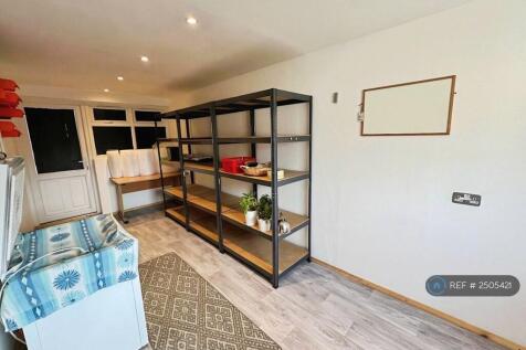 Utility / Office / Garage