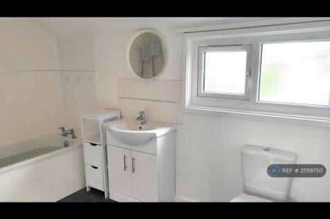 Bathroom (2nd Floor)