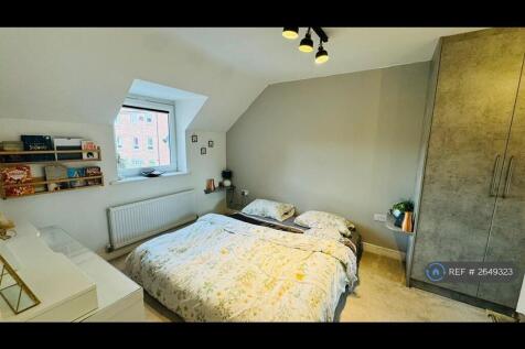 Bedroom 4 Master