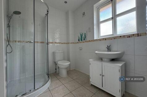 Ensuite To Master Bedroom
