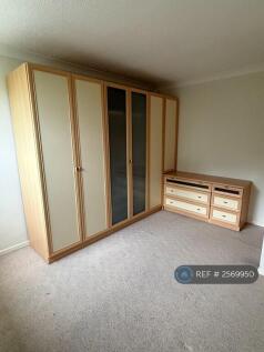 Main Double Bedroom 