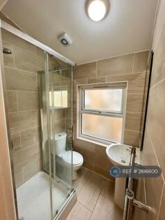 Garden Facing Ensuite Bathroom