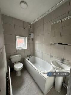 Upstairs Bathroom/Toilet