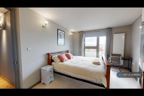 Thiurd Double Bedroom With Full Furniture