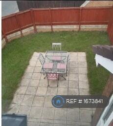 Large Fully Fenced Gardeb