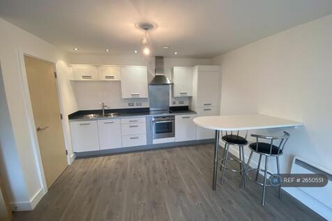 Kitchen &amp; Breakfast Bar